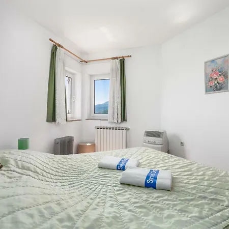 Apartmán Giani With Swimming Pool
