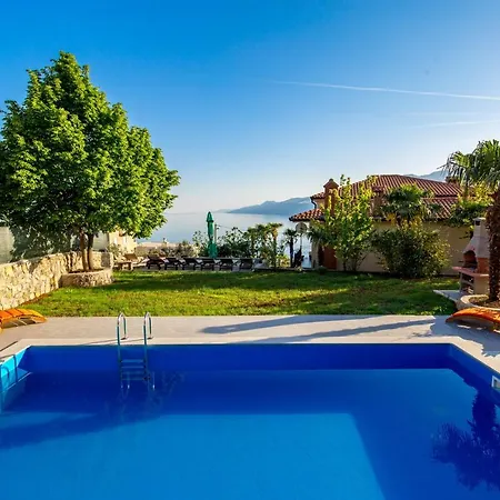 Apartmán Giani With Swimming Pool *