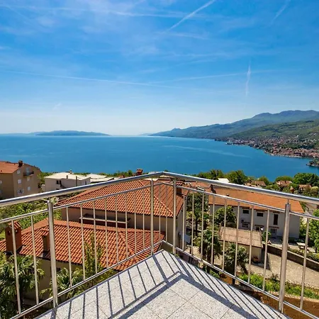 Giani With Swimming Pool Apartmán Opatija