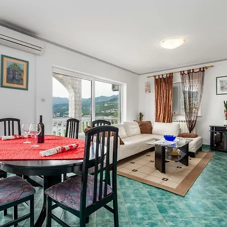 Apartmán Giani With Swimming Pool *
