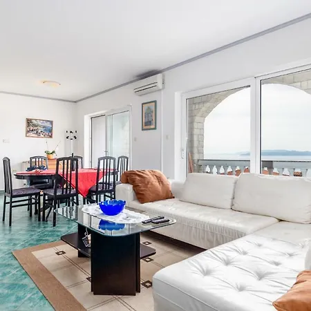 Apartmán Giani With Swimming Pool Opatija
