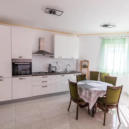 Giani With Swimming Pool Apartament Opatija
