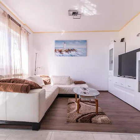 Giani With Swimming Pool Apartament Opatija