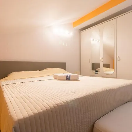 Appartamento Giani With Swimming Pool