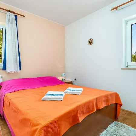 Appartamento Giani With Swimming Pool