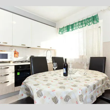 Appartamento Giani With Swimming Pool Abbazia