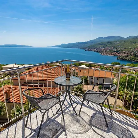 Giani With Swimming Pool Appartamento Abbazia