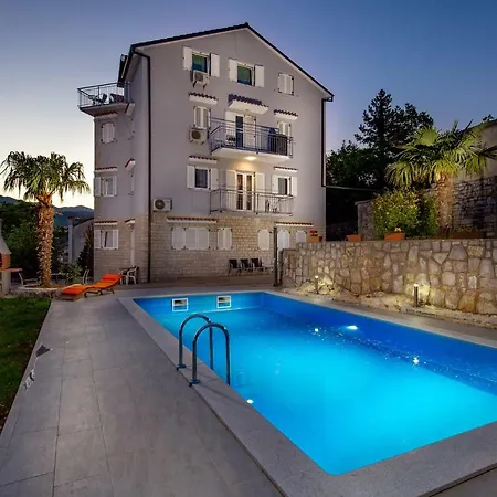 Giani With Swimming Pool Appartamento