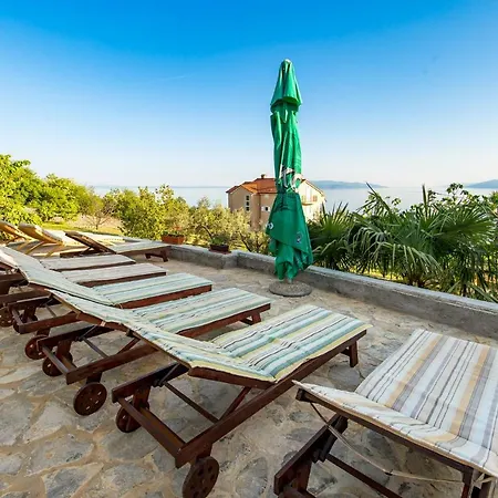 Giani With Swimming Pool Appartamento