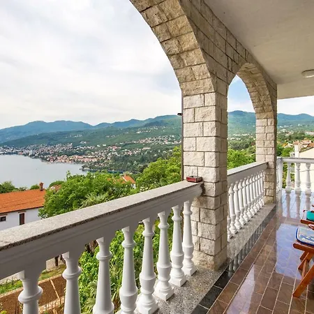 Appartamento Giani With Swimming Pool