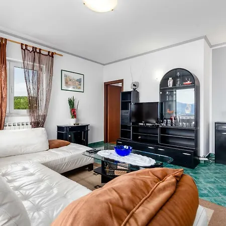 Appartamento Giani With Swimming Pool