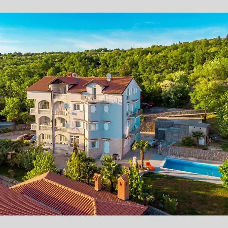 Appartamento Giani With Swimming Pool Abbazia